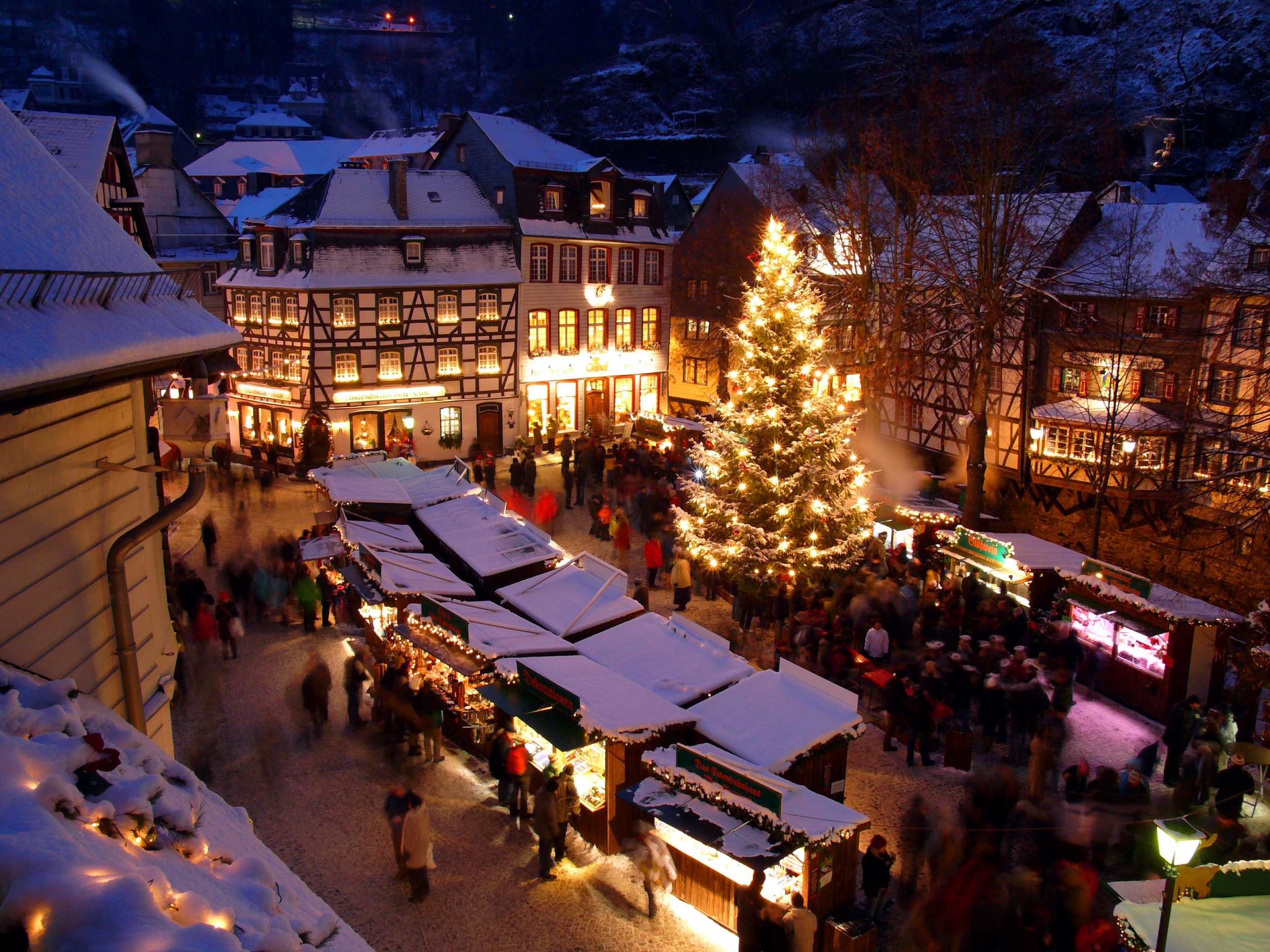 MARCHES DE NOEL A MONSCHAU ET STOLBERG