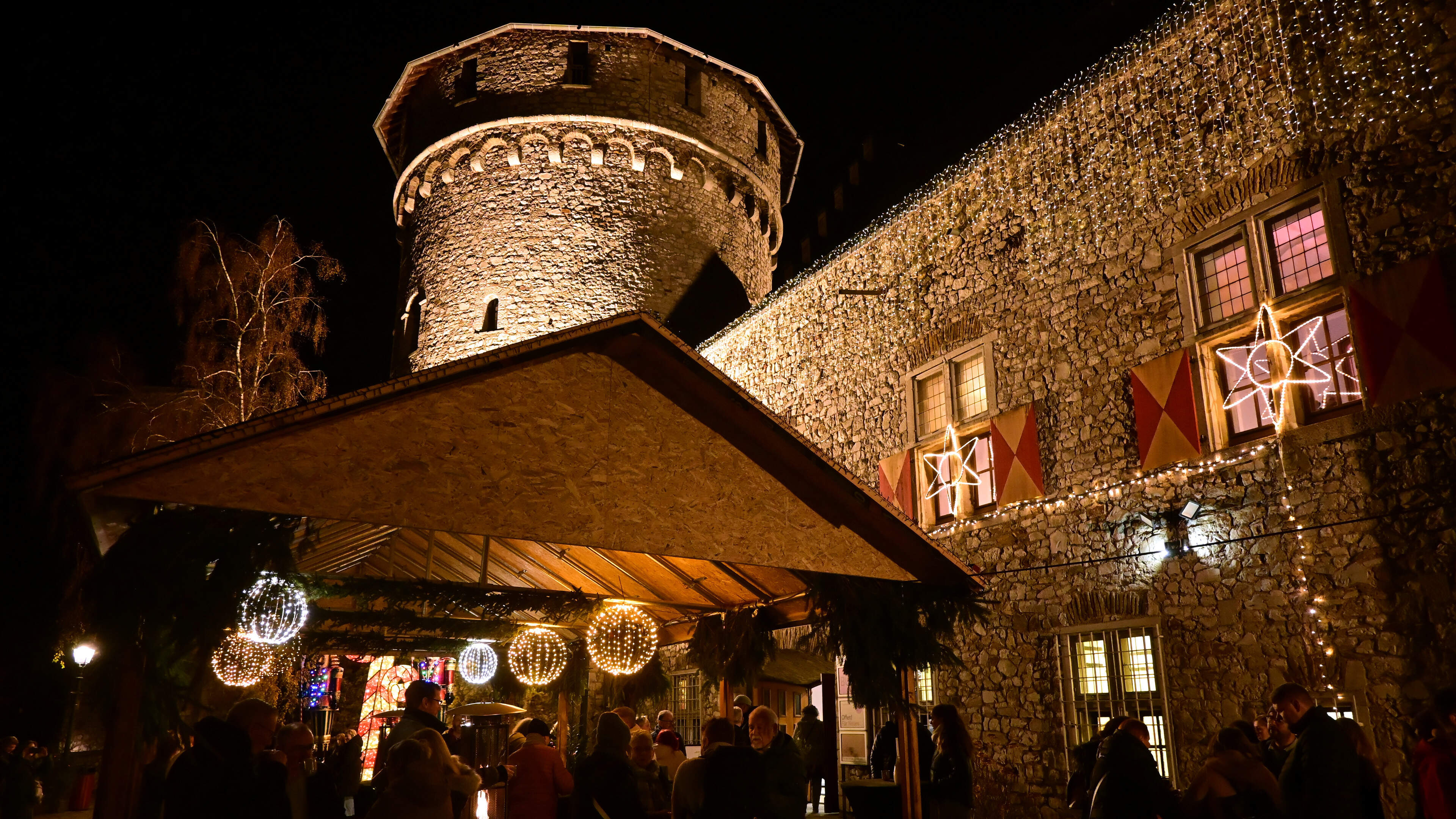 MARCHES DE NOEL A MONSCHAU ET STOLBERG