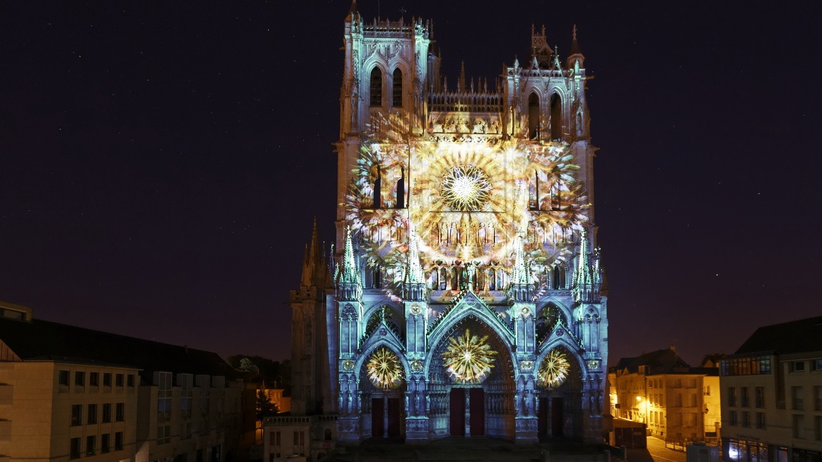 AMIENS – CHOCOLATERIE , MARCHE DE NOEL ET SPECTACLE « CHROMA »