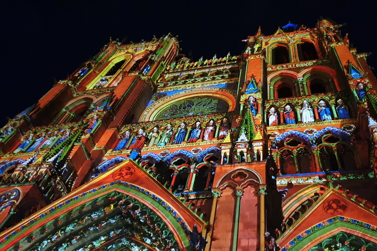 AMIENS – CHOCOLATERIE , MARCHE DE NOEL ET SPECTACLE « CHROMA »