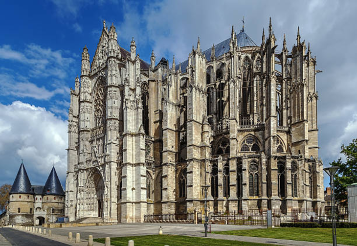 TRAIN À VAPEUR DU BEAUVAISIS ET CATHÉDRALE