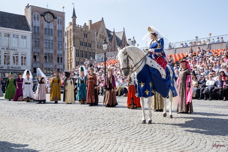 BRUGES CORTÈGE DE L’ARBRE D’OR