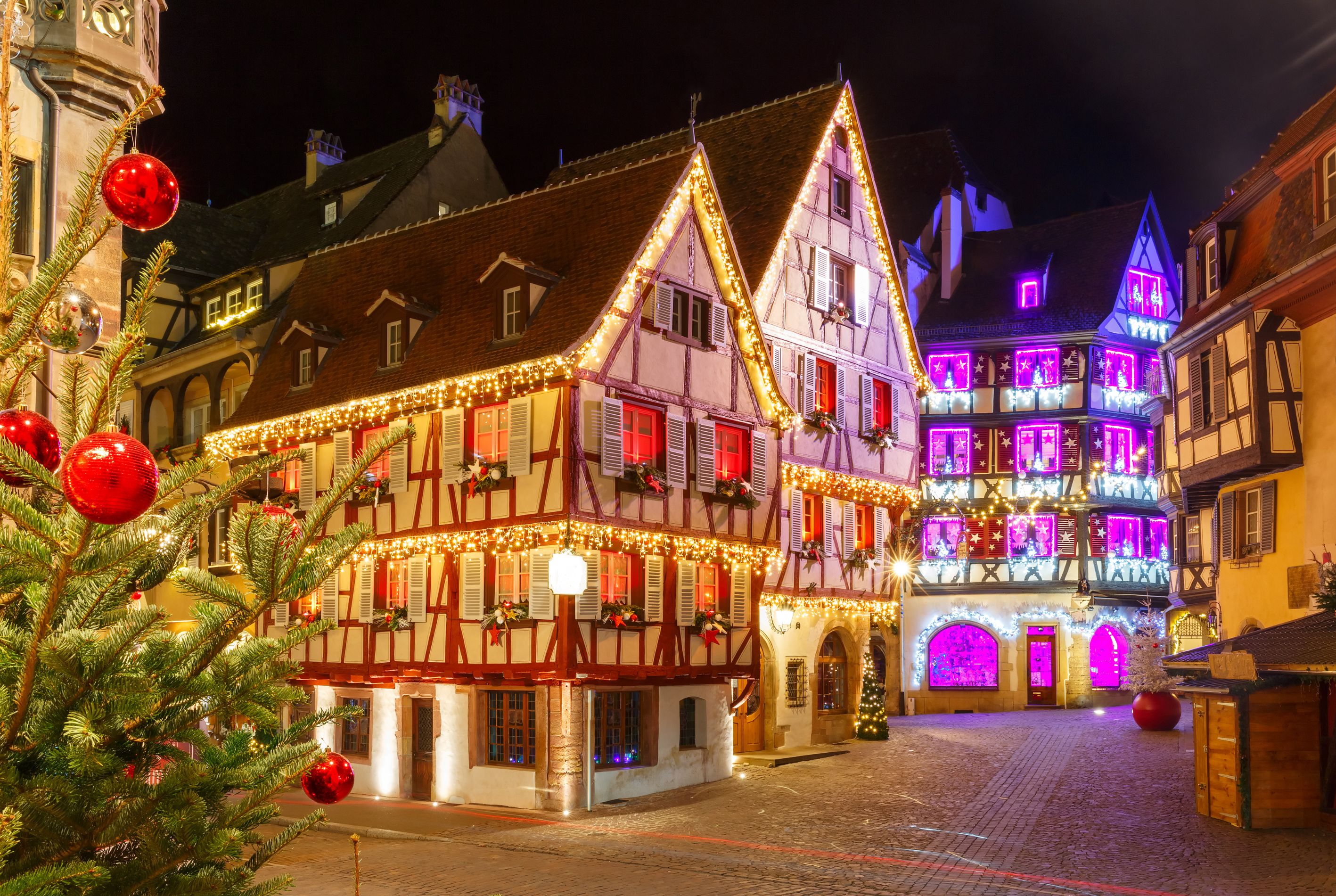 MARCHÉS DE NOËL À COLMAR ET STRASBOURG  / SPECTACLE AU ROYAL PALACE KIRRWILLER - DÉPART GARANTI