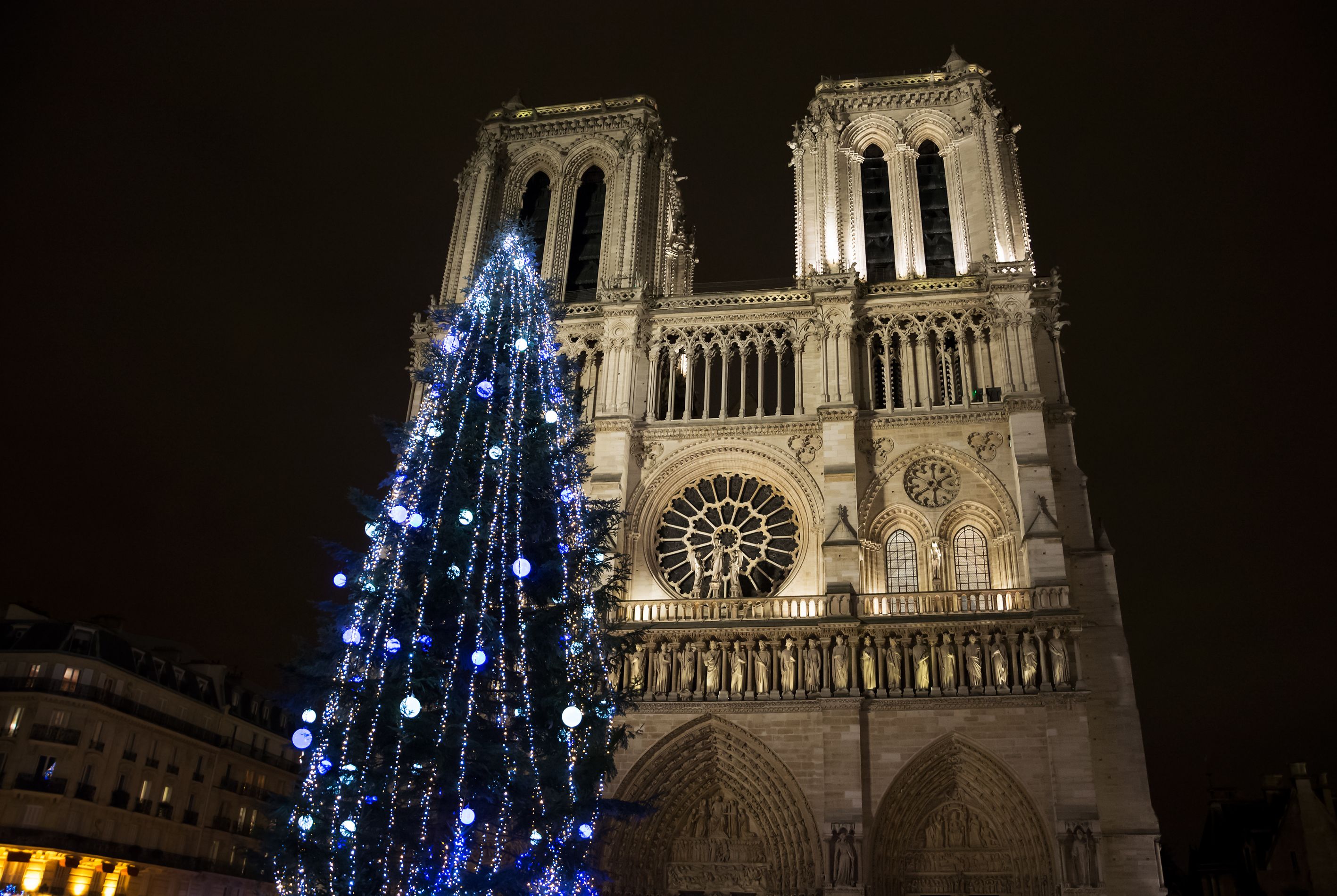 PARIS : MARCHÉS DE NOËL ET ILLUMINATIONS