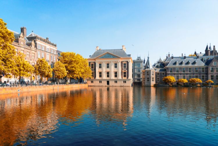 LA HAYE, CITÉ ROYALE