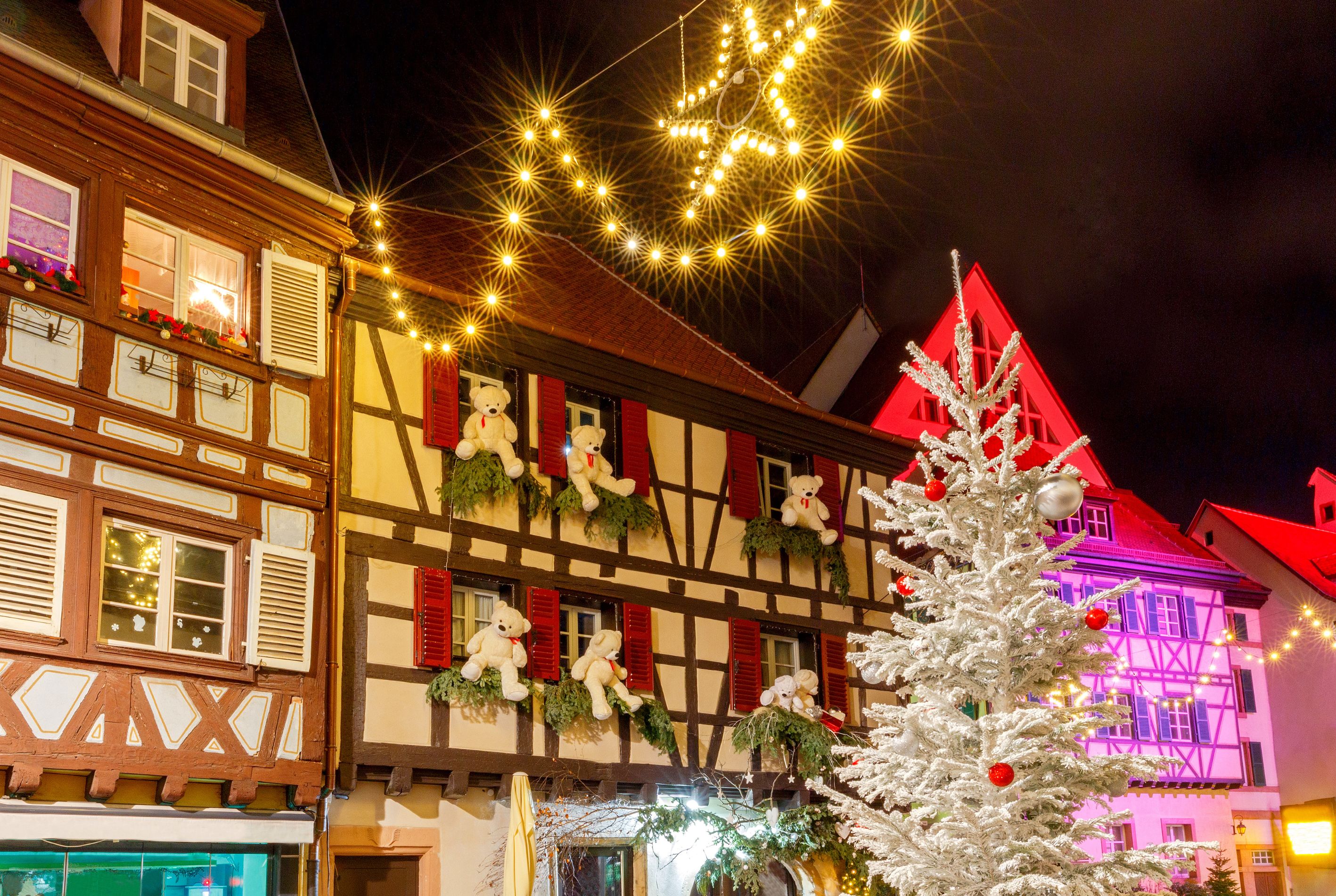 MARCHÉS DE NOËL À COLMAR ET STRASBOURG  / SPECTACLE AU ROYAL PALACE KIRRWILLER 
