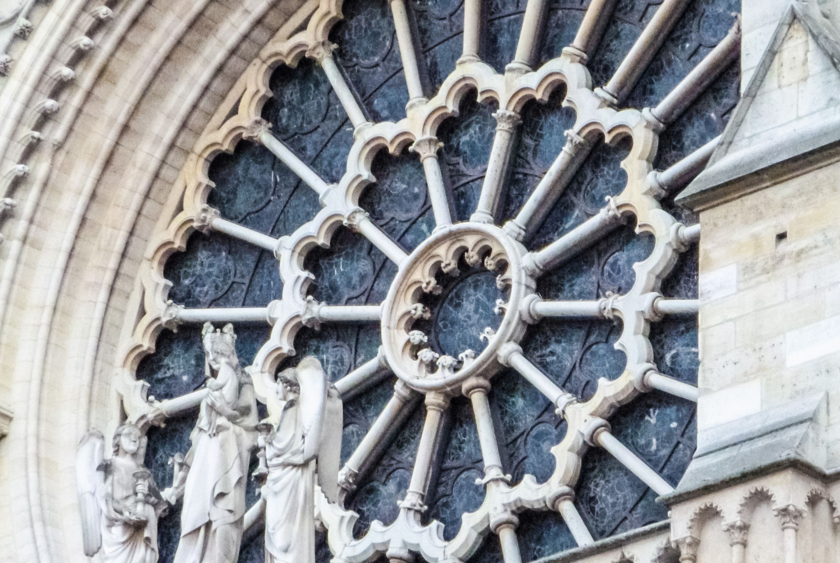 NOTRE DAME DE PARIS ET TEMPS LIBRE DANS LA CAPITALE