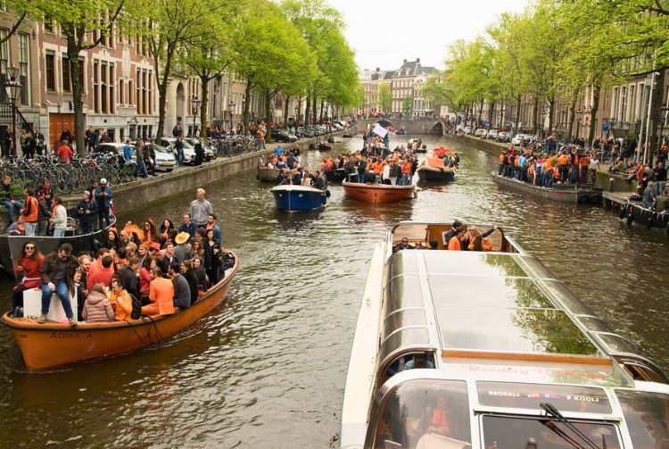 AMSTERDAM FÊTE DU ROI