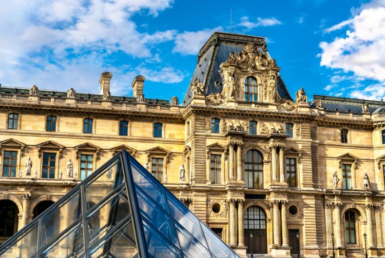 MUSÉE GRÉVIN ET BATEAUX PARISIENS