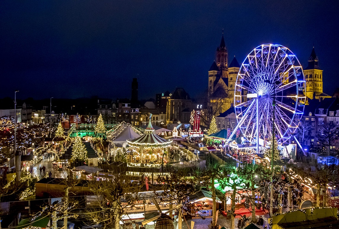 MARCHES DE NOEL GROTTE DE VALKENBURG ET A MAASTRICHT