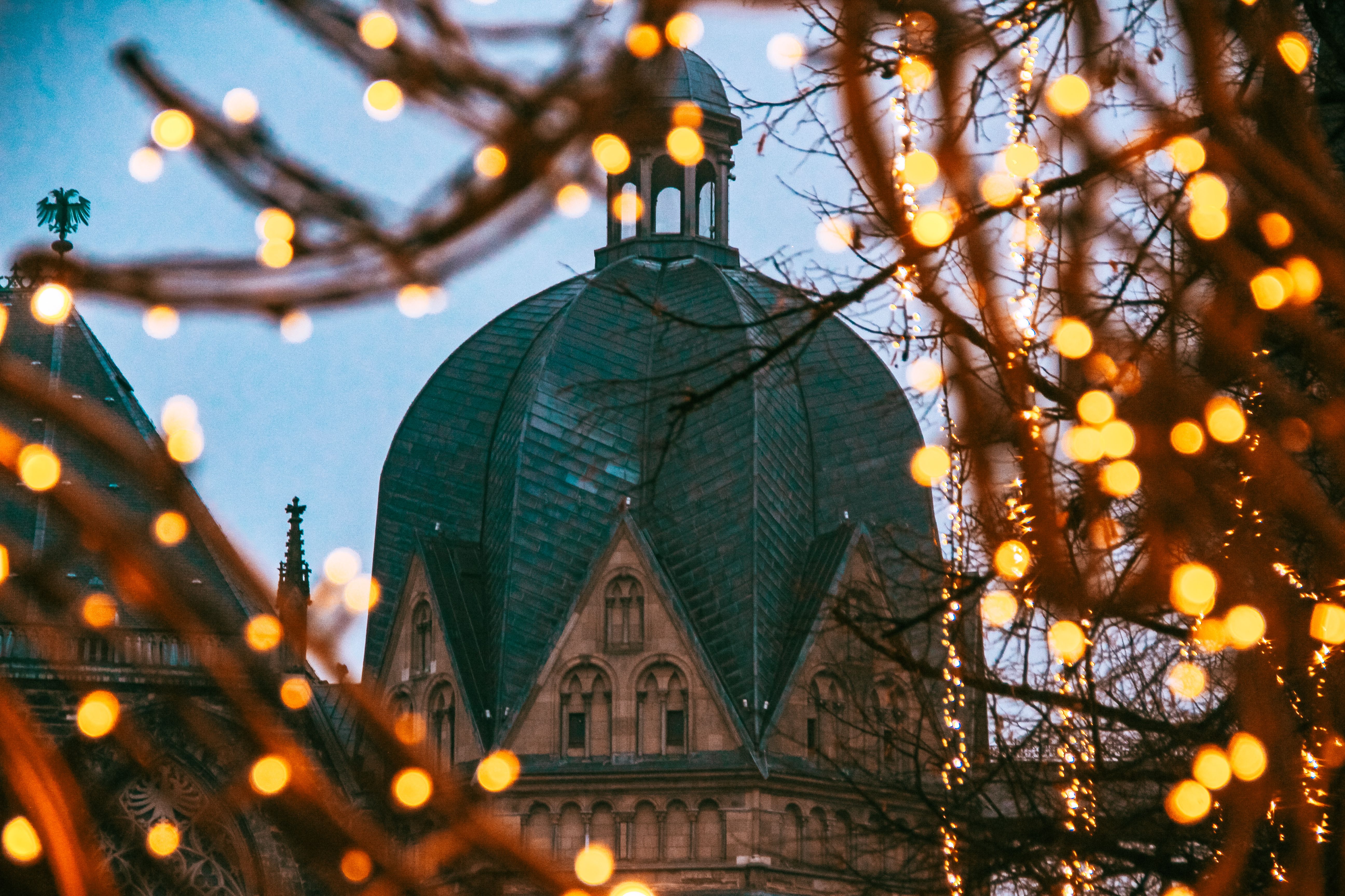 AIX LA CHAPELLE : LA CITE IMPERIALE SOUS LES LUMIERES DE NOEL