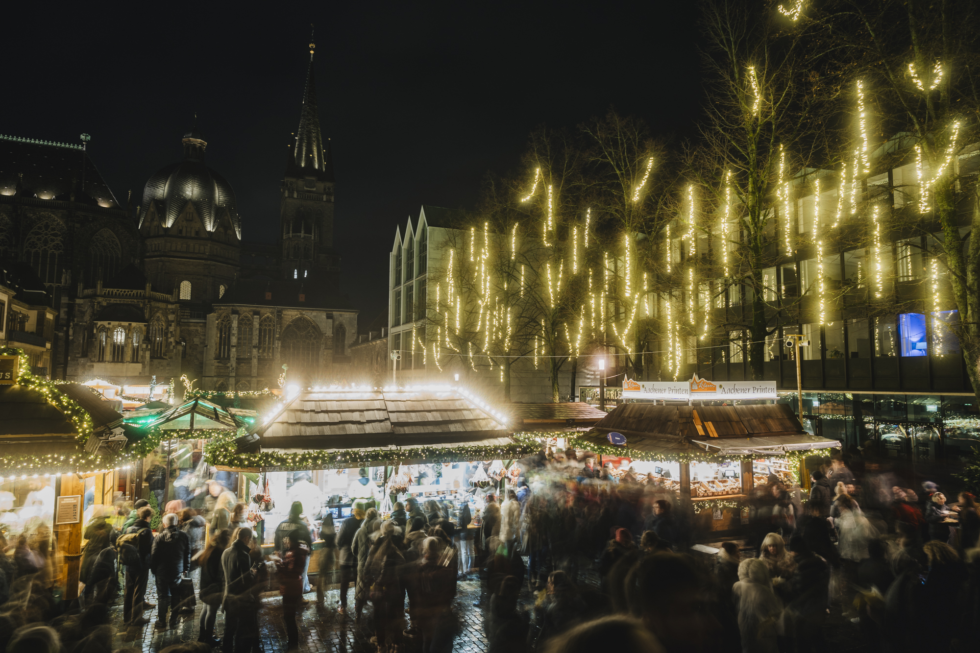 AIX LA CHAPELLE : LA CITE IMPERIALE SOUS LES LUMIERES DE NOEL